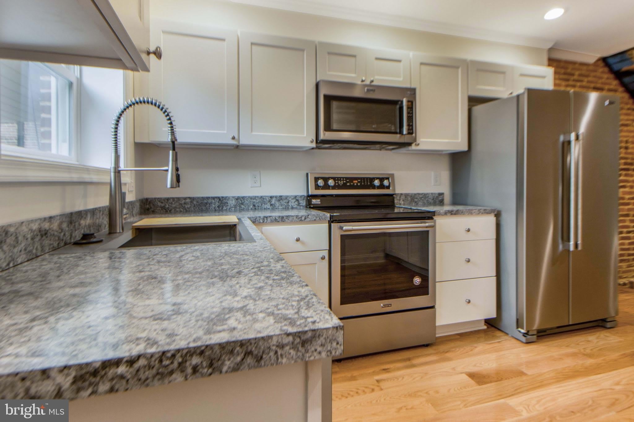 333 S CONKLING Street – photo 5