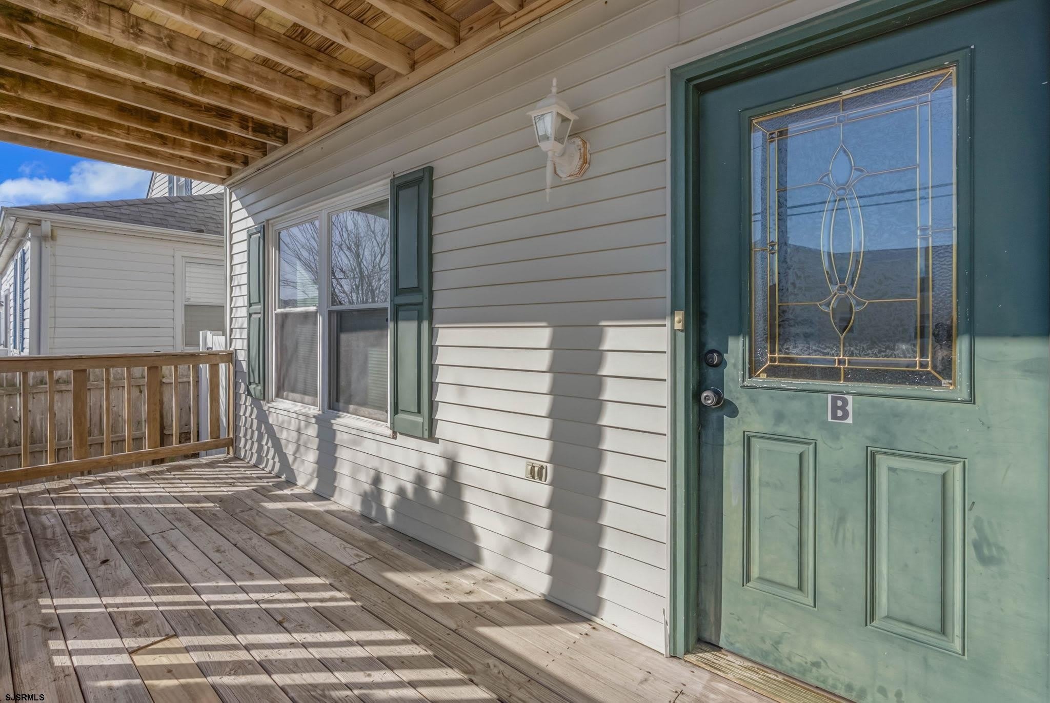 413 Beach Ave W – photo 4