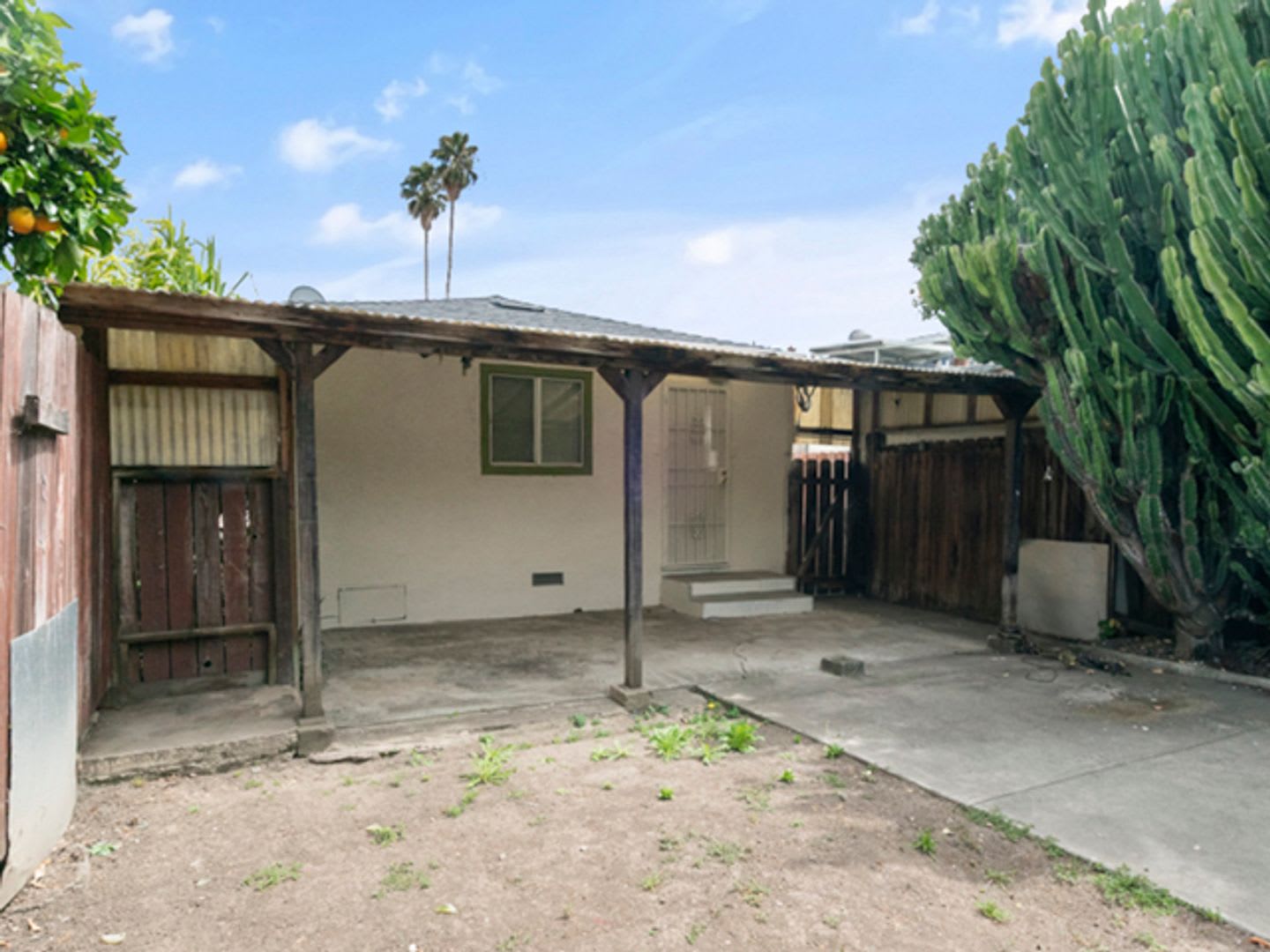 Charming 3 Bedroom 2 Bath Home – photo 1