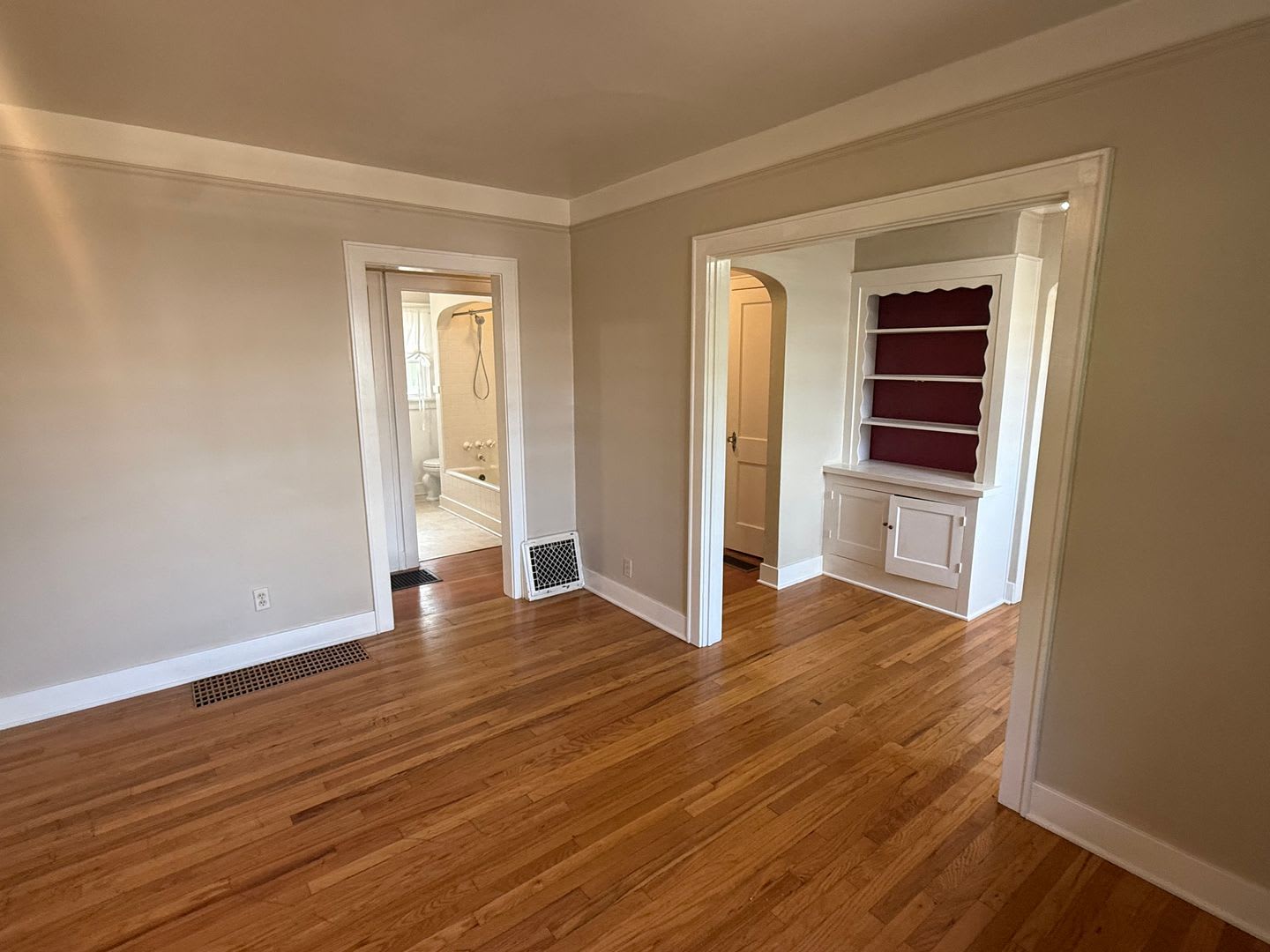 Charming 2BR/1BA Campus House – photo 5