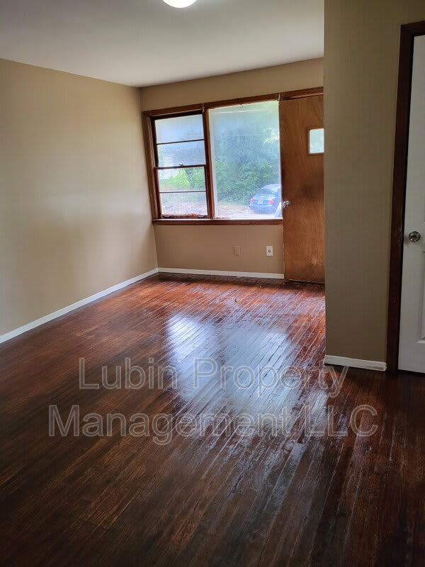 2468 Yale Ave – photo 2
