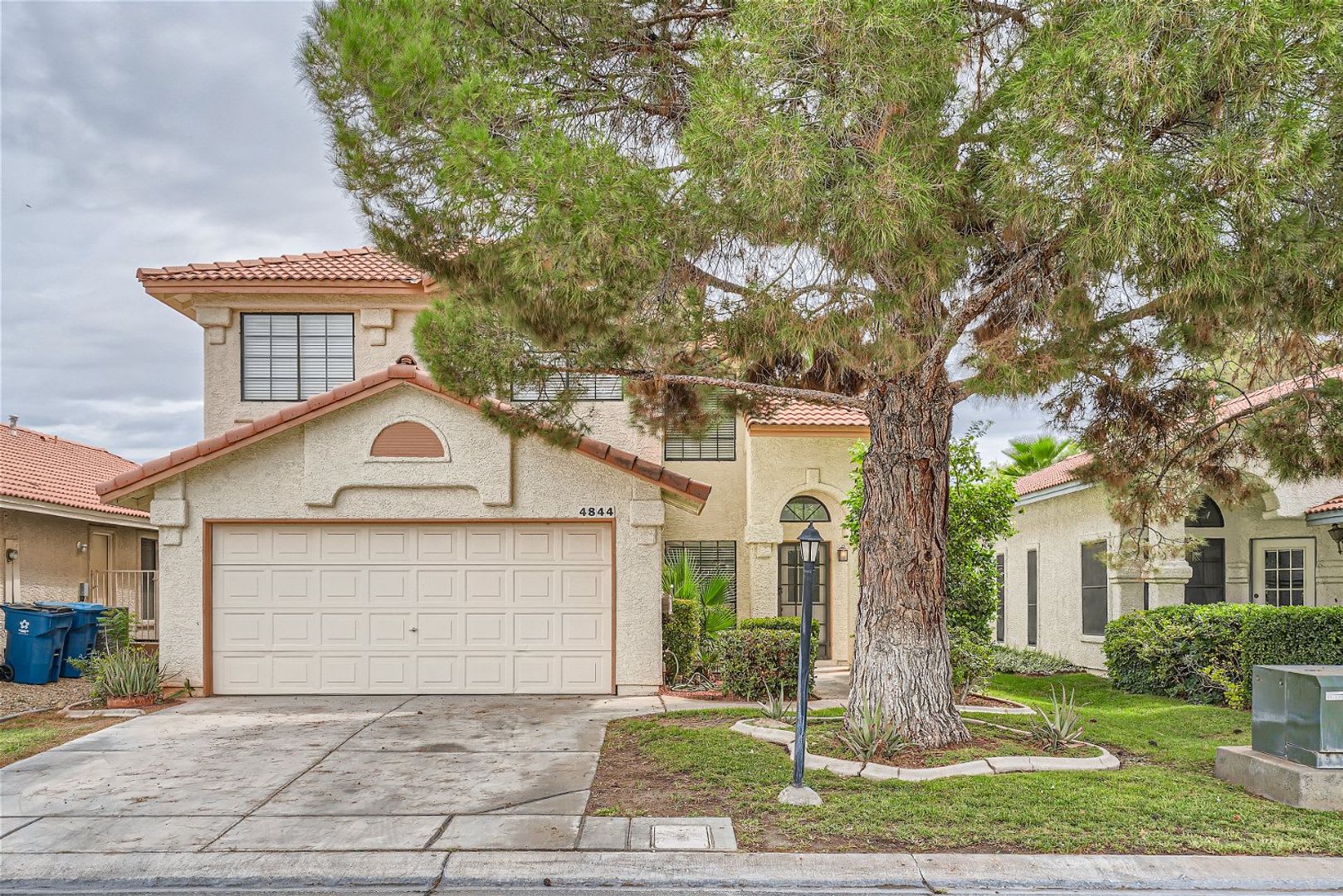 Beautiful 4 Bedroom Home in Guard-Gated Los Prados! – photo 1