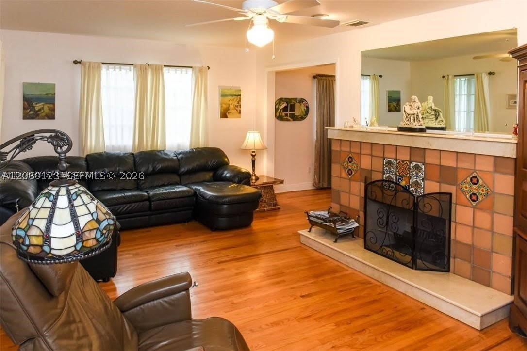 1735 Jefferson St – photo 2