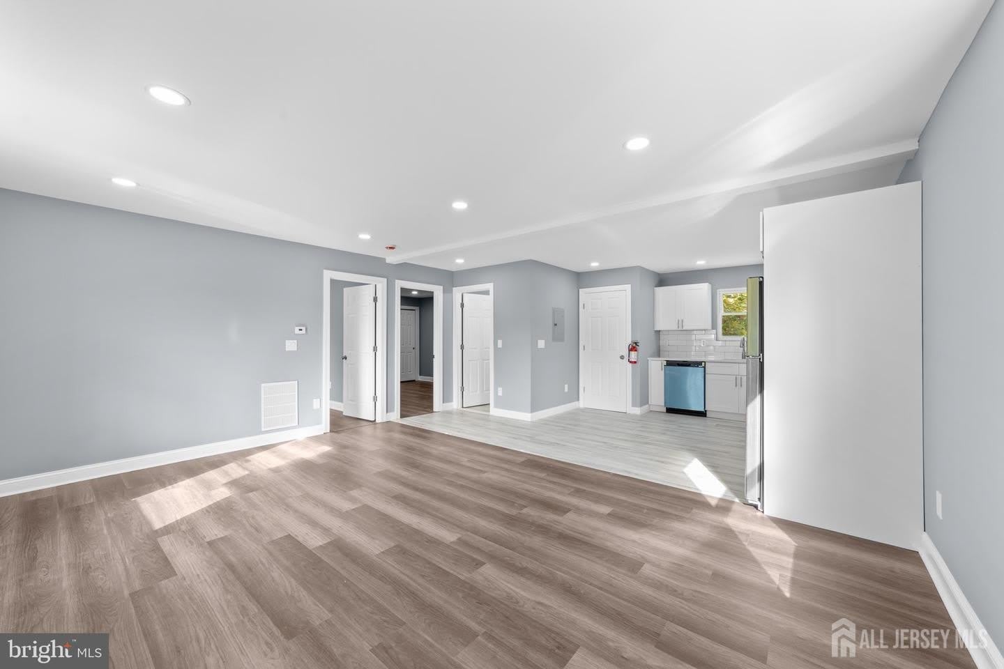 245 William Street – photo 2
