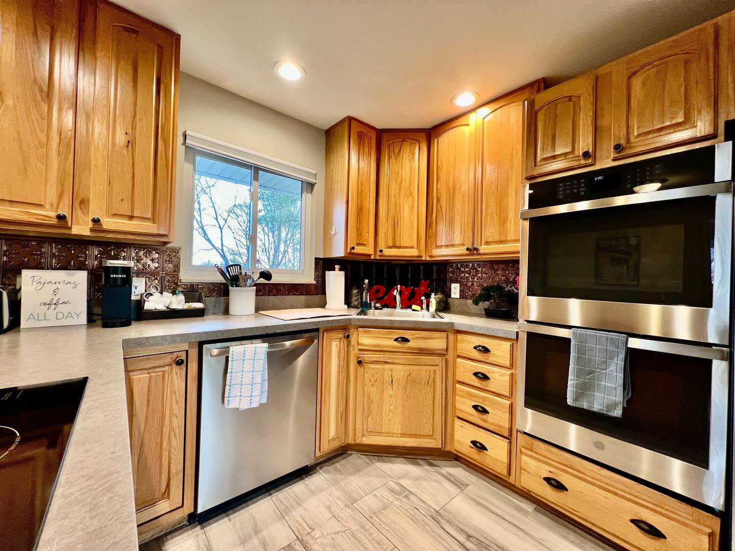 Modern Bright Raised Ranch Near Downtown – photo 3