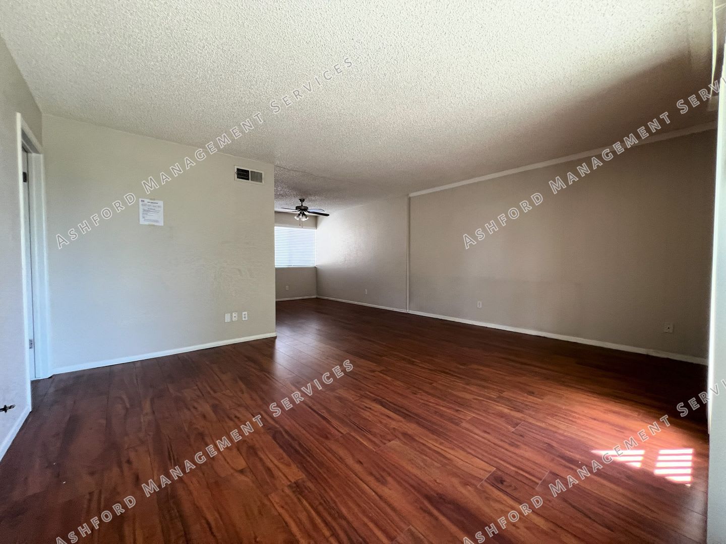 ***MOVE IN SPECIAL***UTILS INCLUDED: ONE BEDROOM UPSTAIRS CONDO – photo 2