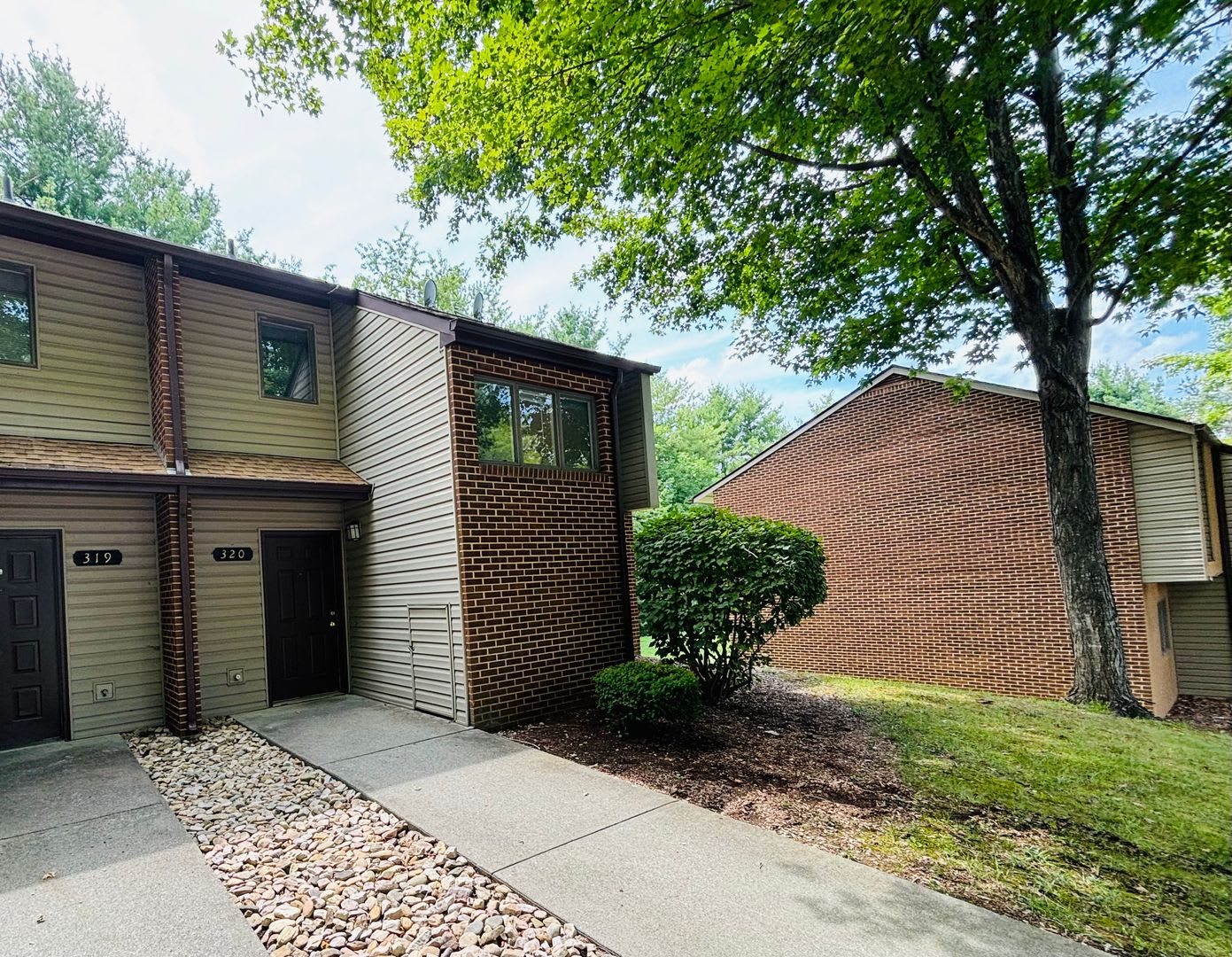 3 Bedroom 2.5 Bath Townhouse – photo 3