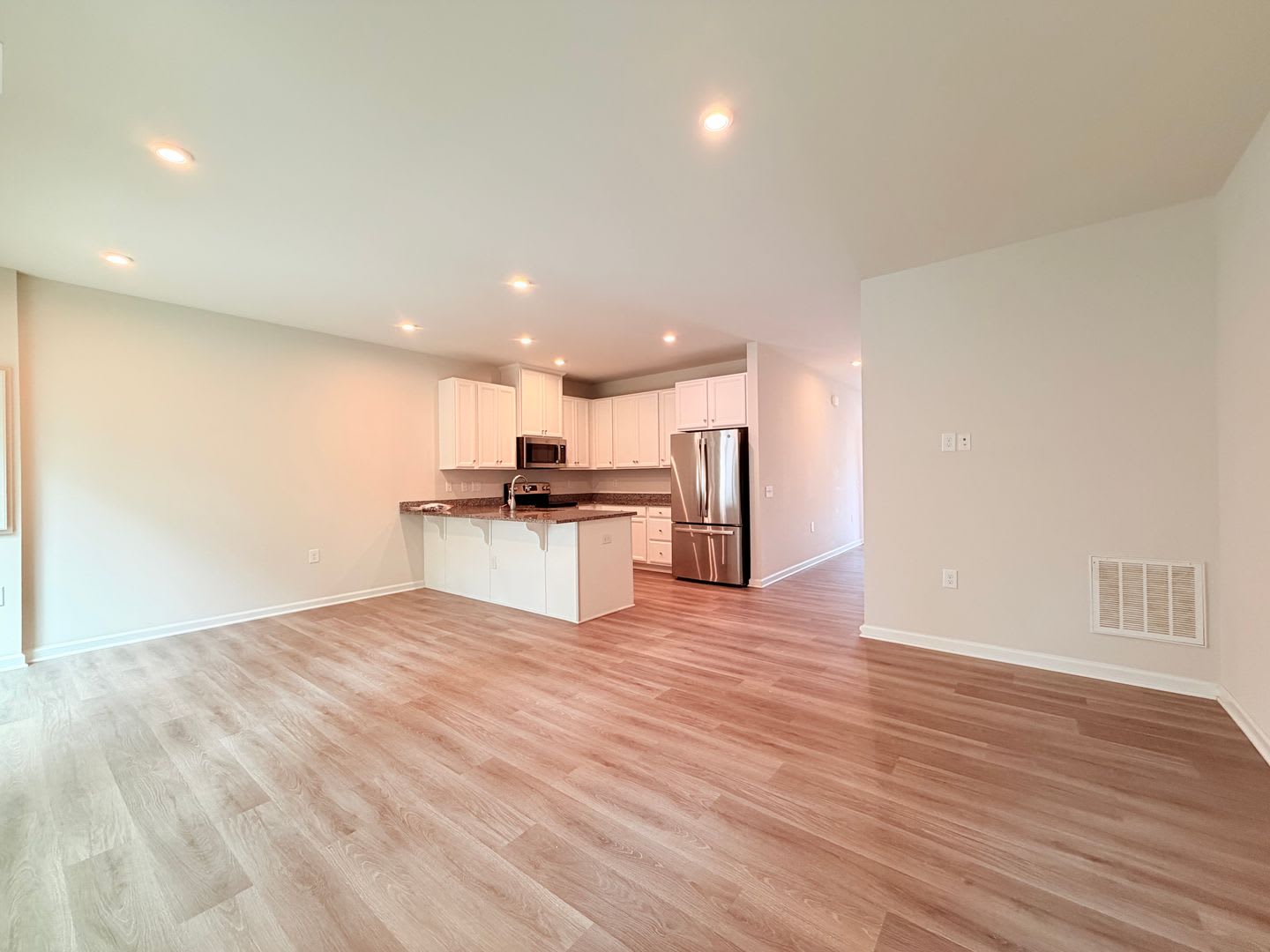 Like New Townhome – photo 4