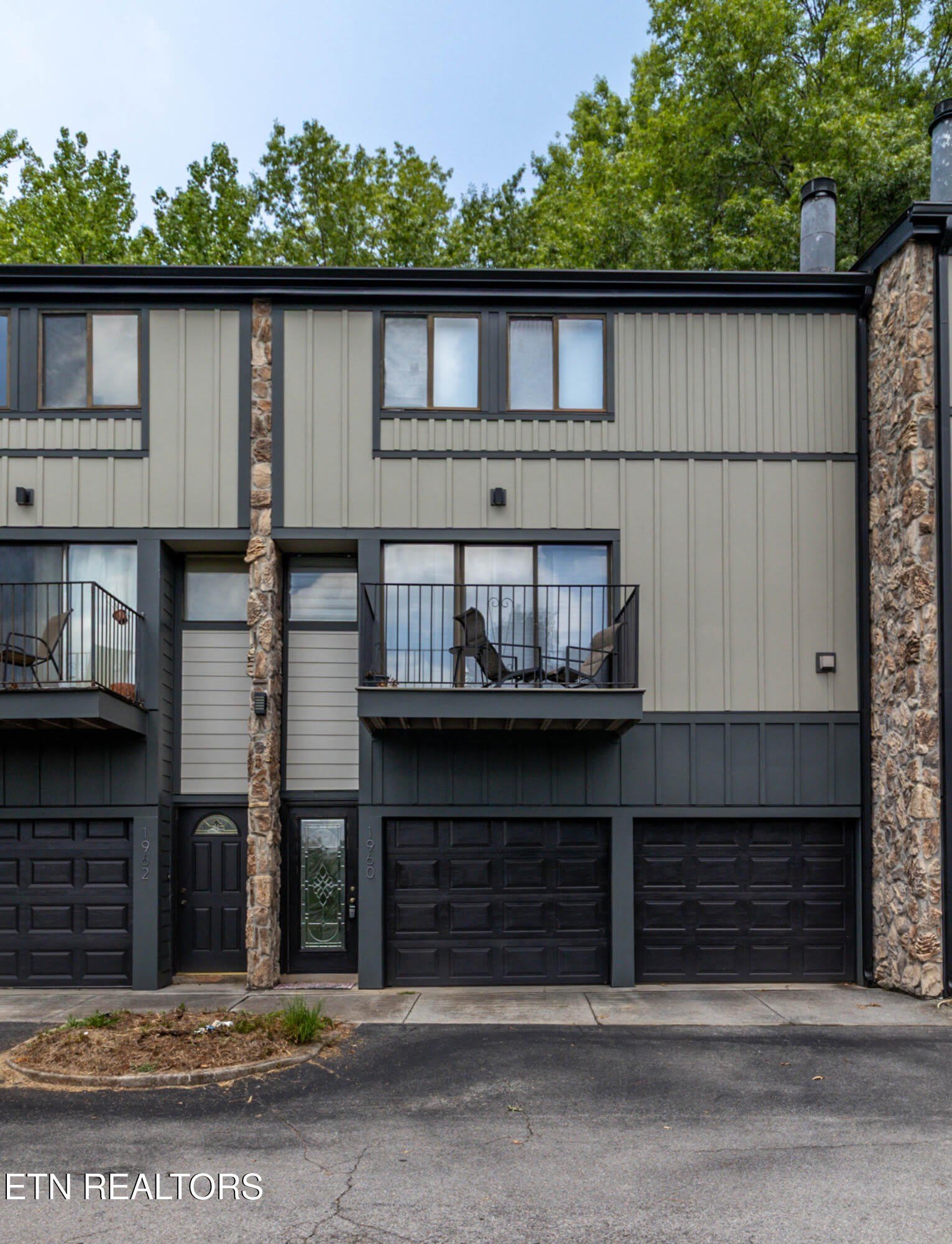 1960 Cherokee Bluff Drive – photo 2