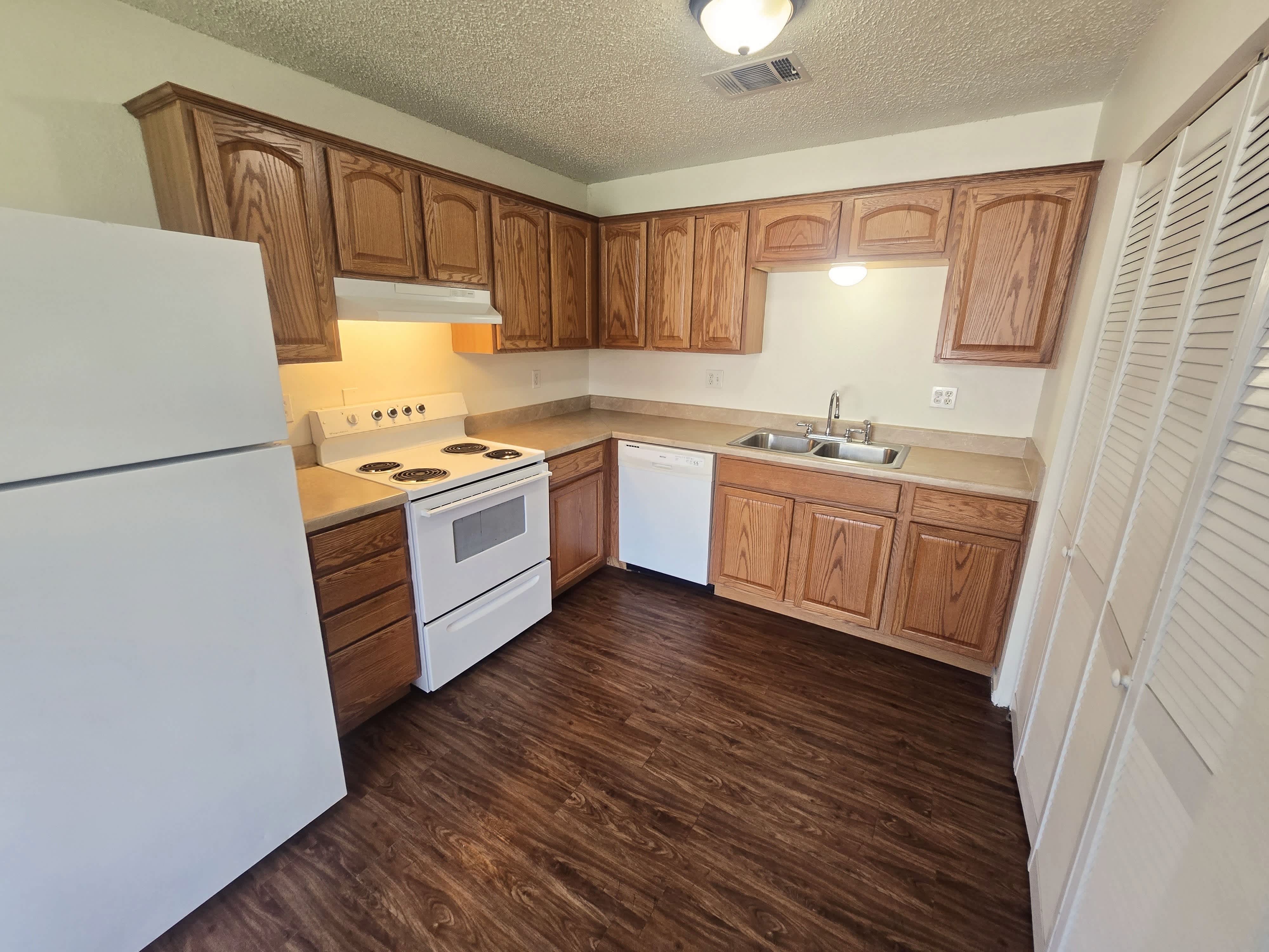 102 Lady Bird Lane – photo 2