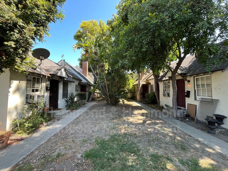 11044 Otsego St – photo 1