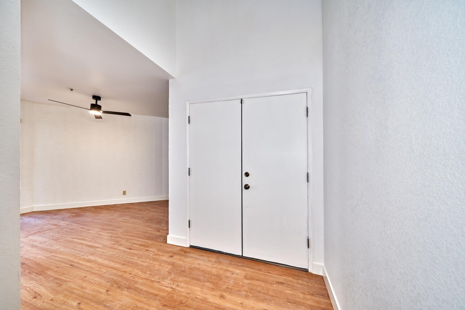 414 W Village Square N – photo 3