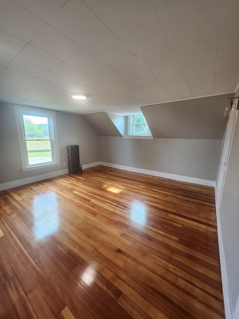 Second floor newly renovated 2 bedroom apartment – photo 2