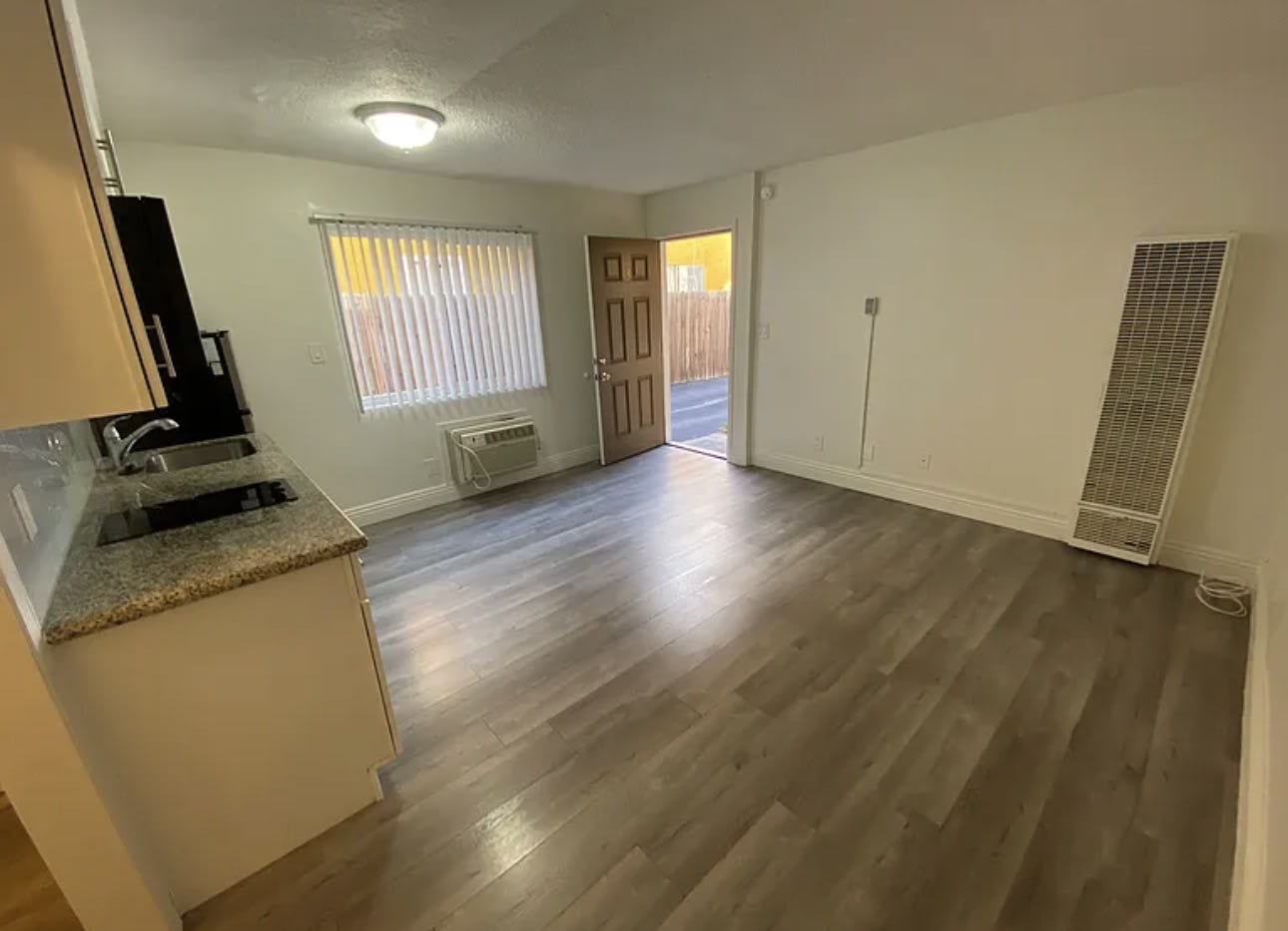 15139 Erwin St – photo 2