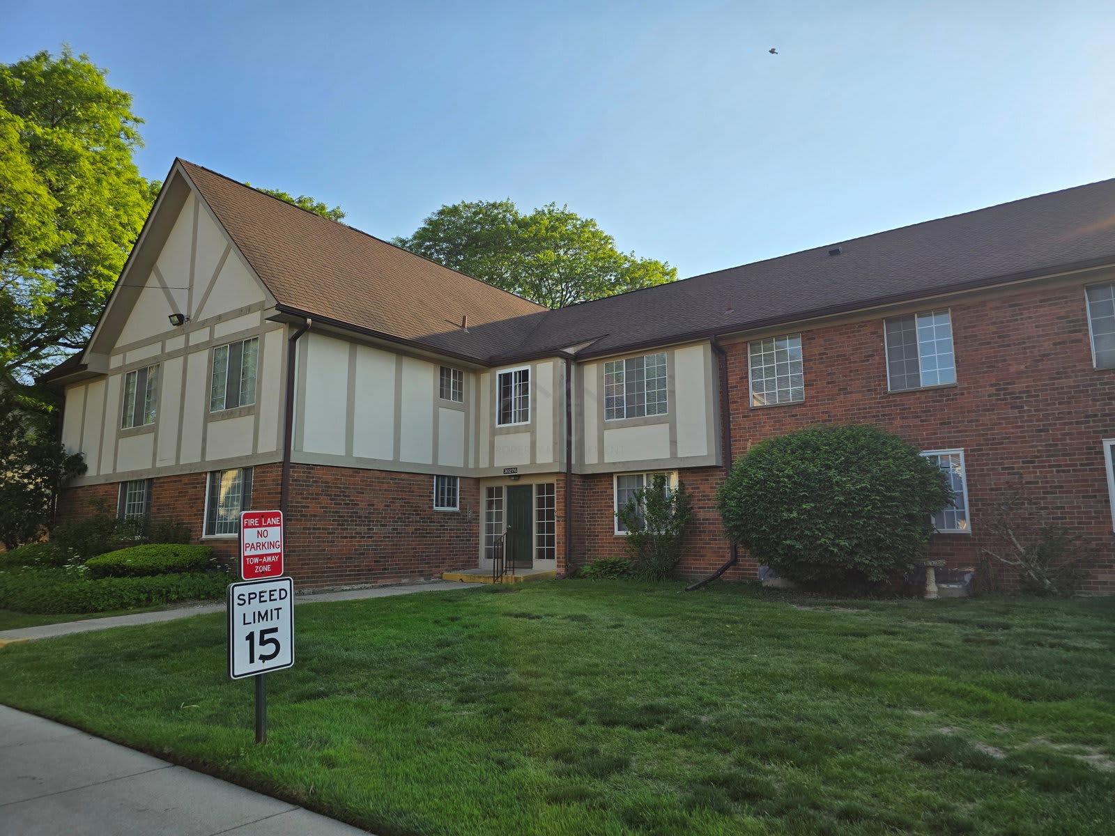 30276 Southfield Road – photo 1