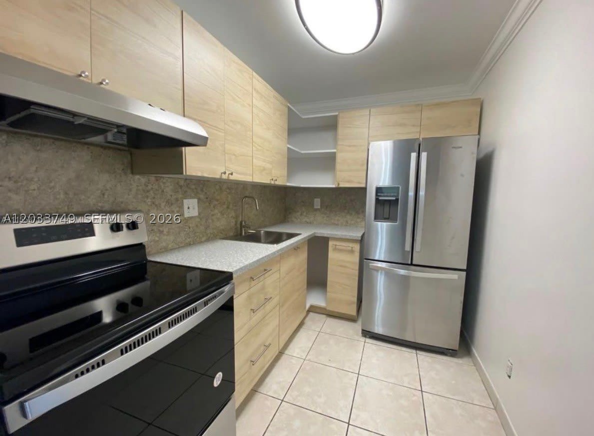 8421 NW 8th St – photo 1