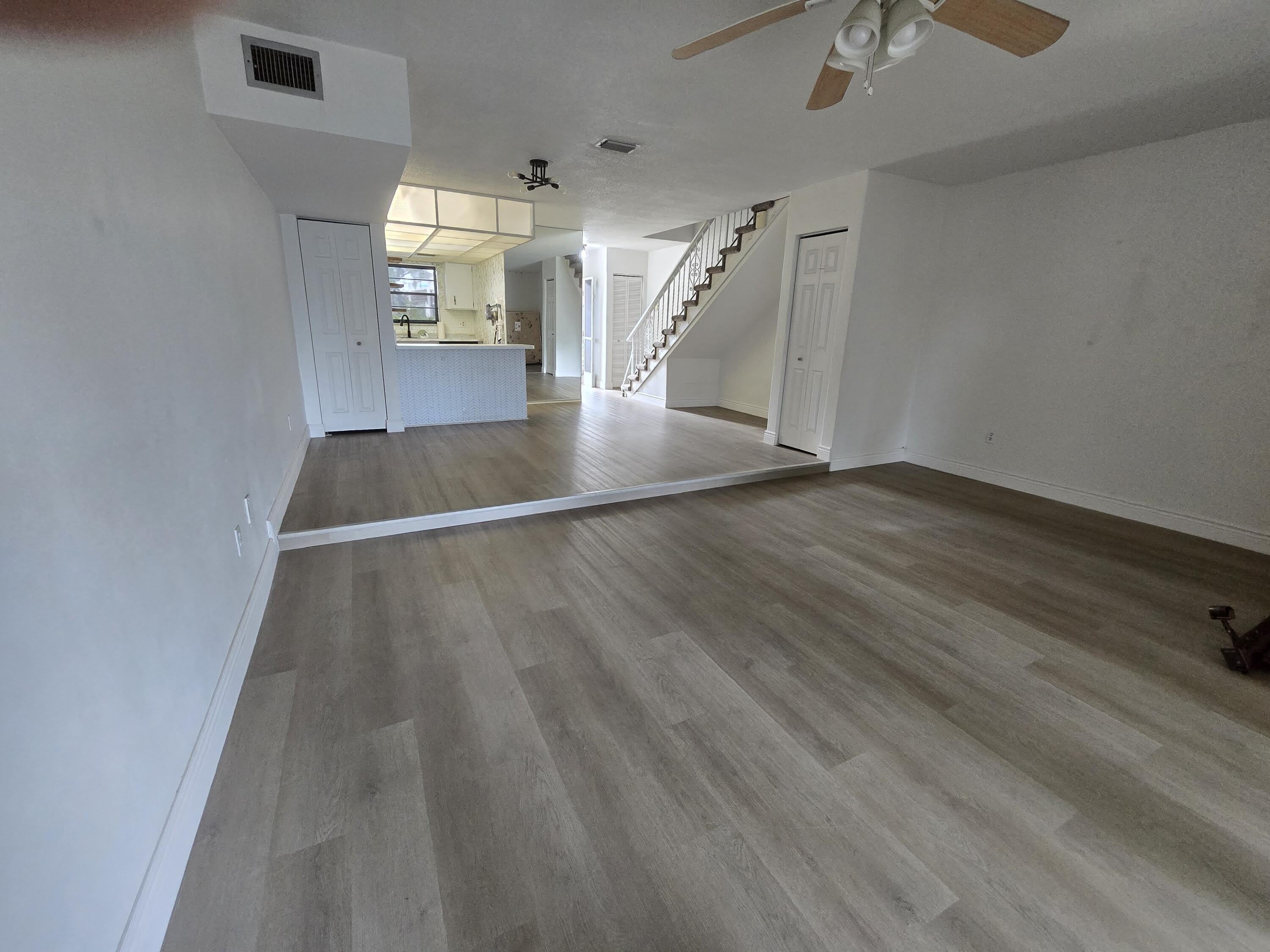 2153 N 14Th Avenue – photo 4
