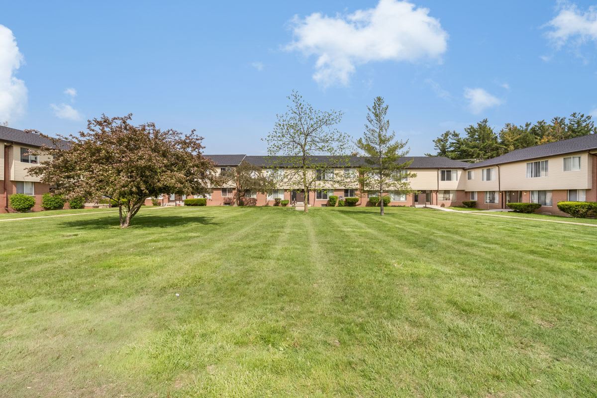 Drakeshire Apartments Suzanne Apartments Llc – photo 2