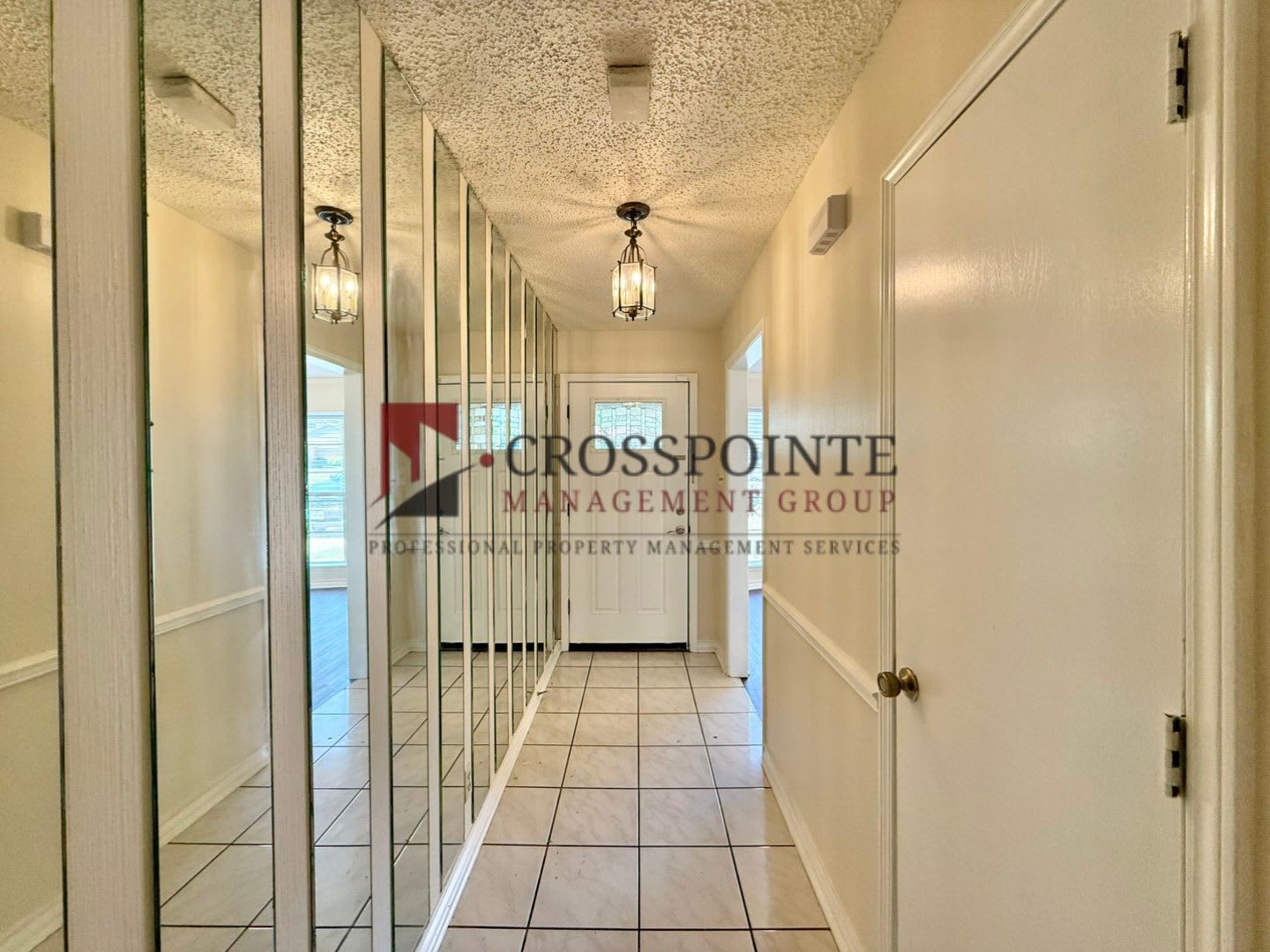 Spacious 4 Bedroom, 2 Bathroom Home! – photo 2
