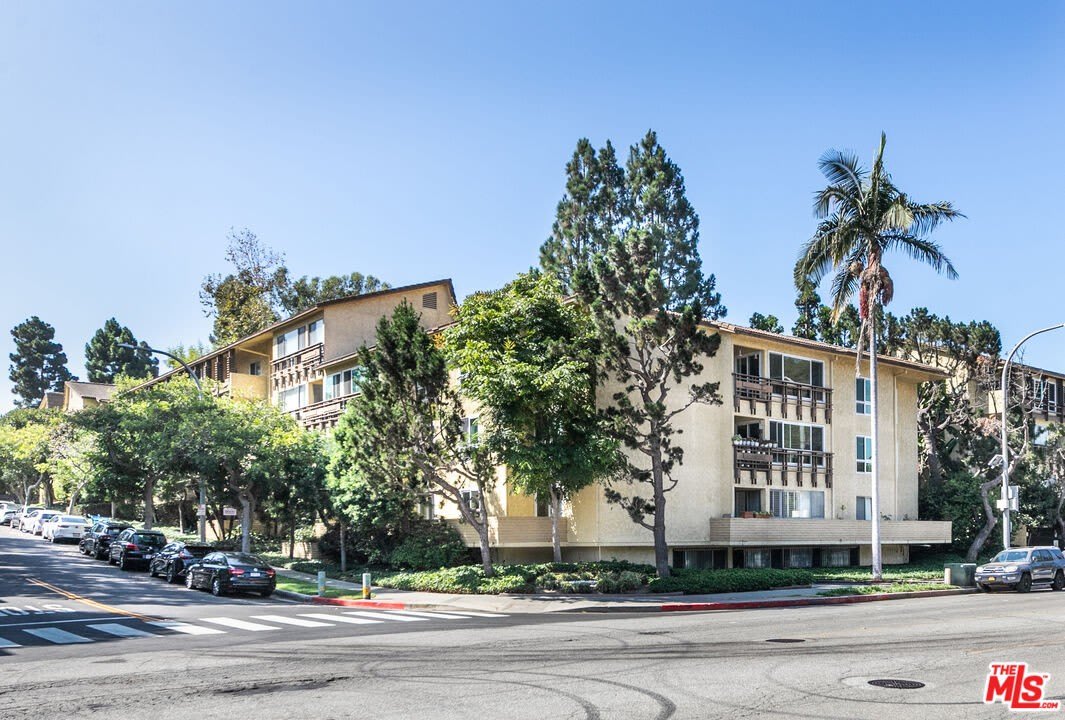 5600 Kensington Way – photo 2