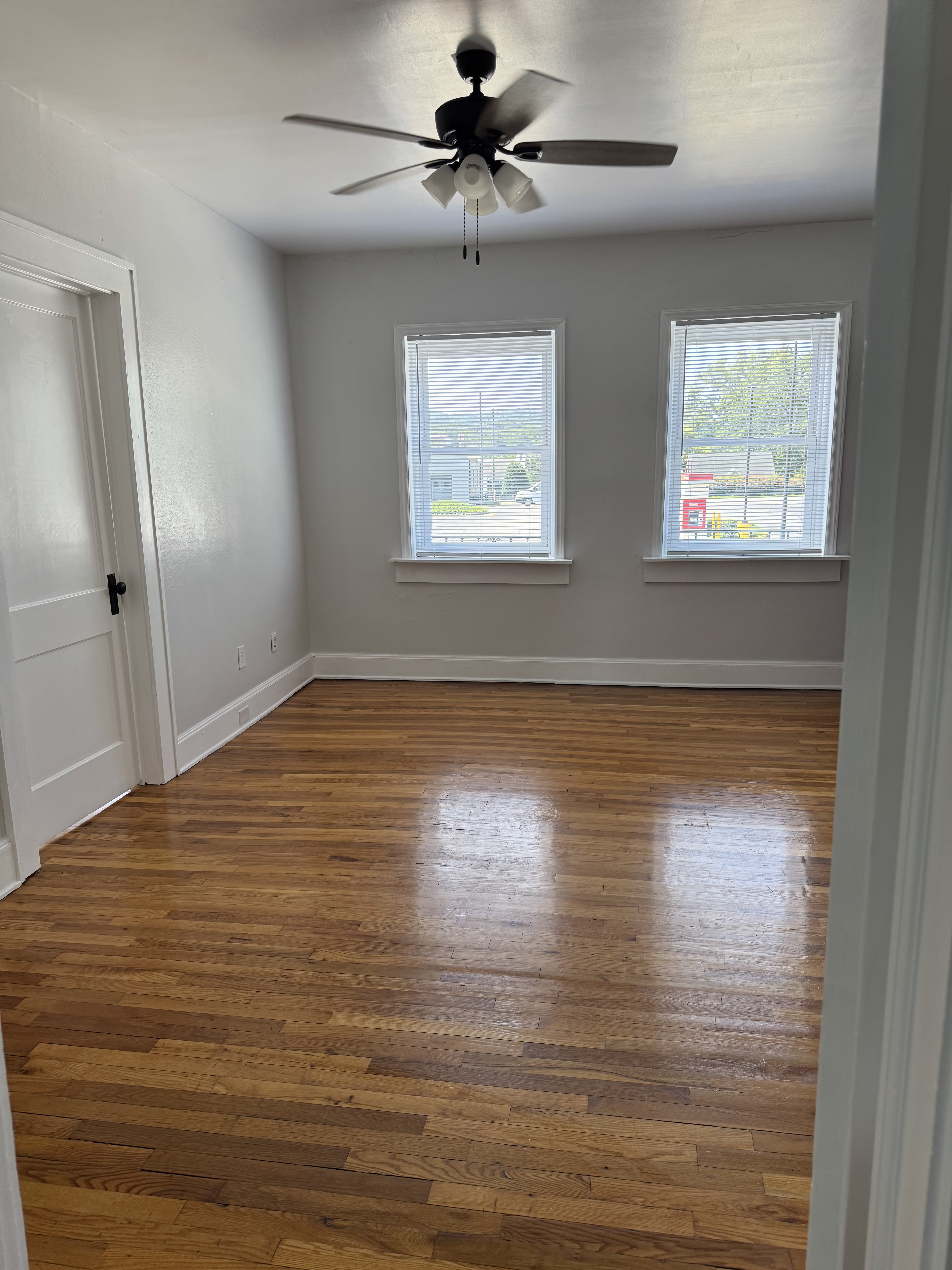 112 Main Street West – photo 4