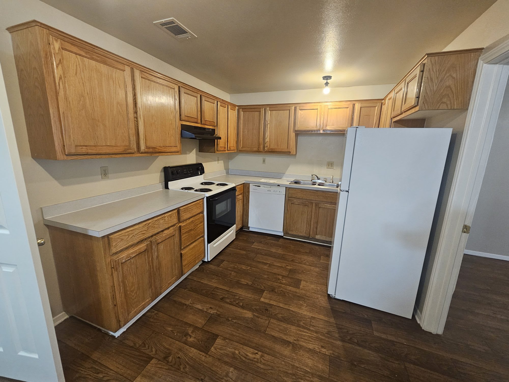 616 W Martin Luther King Drive – photo 2