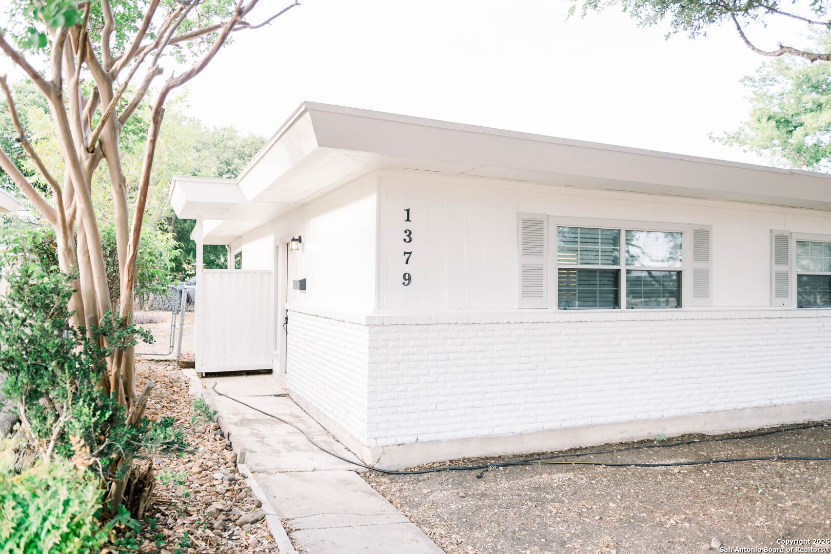 1379 Oblate Dr – photo 5