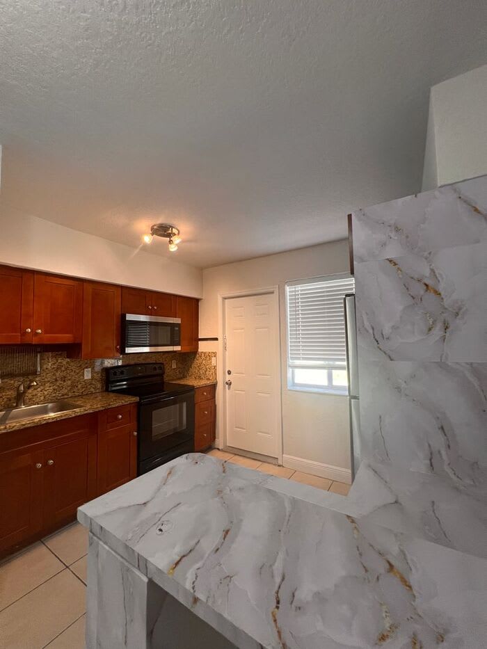 31 Menores Avenue – photo 2