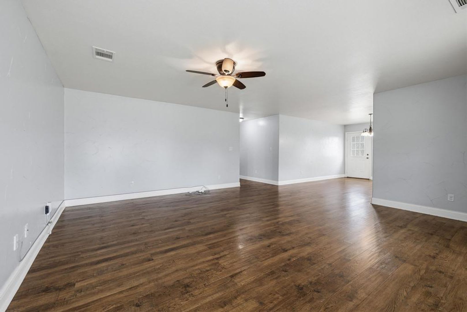 Step Into Comfort And Modern Convenience With This Charming 3 Bedroom 2 Bathroom Home In Sherman Texas – photo 5