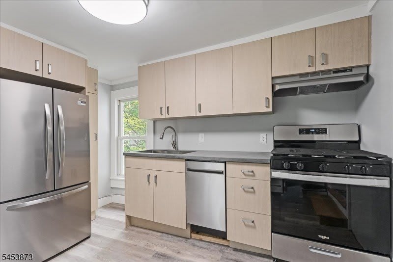 4 Maple St – photo 2