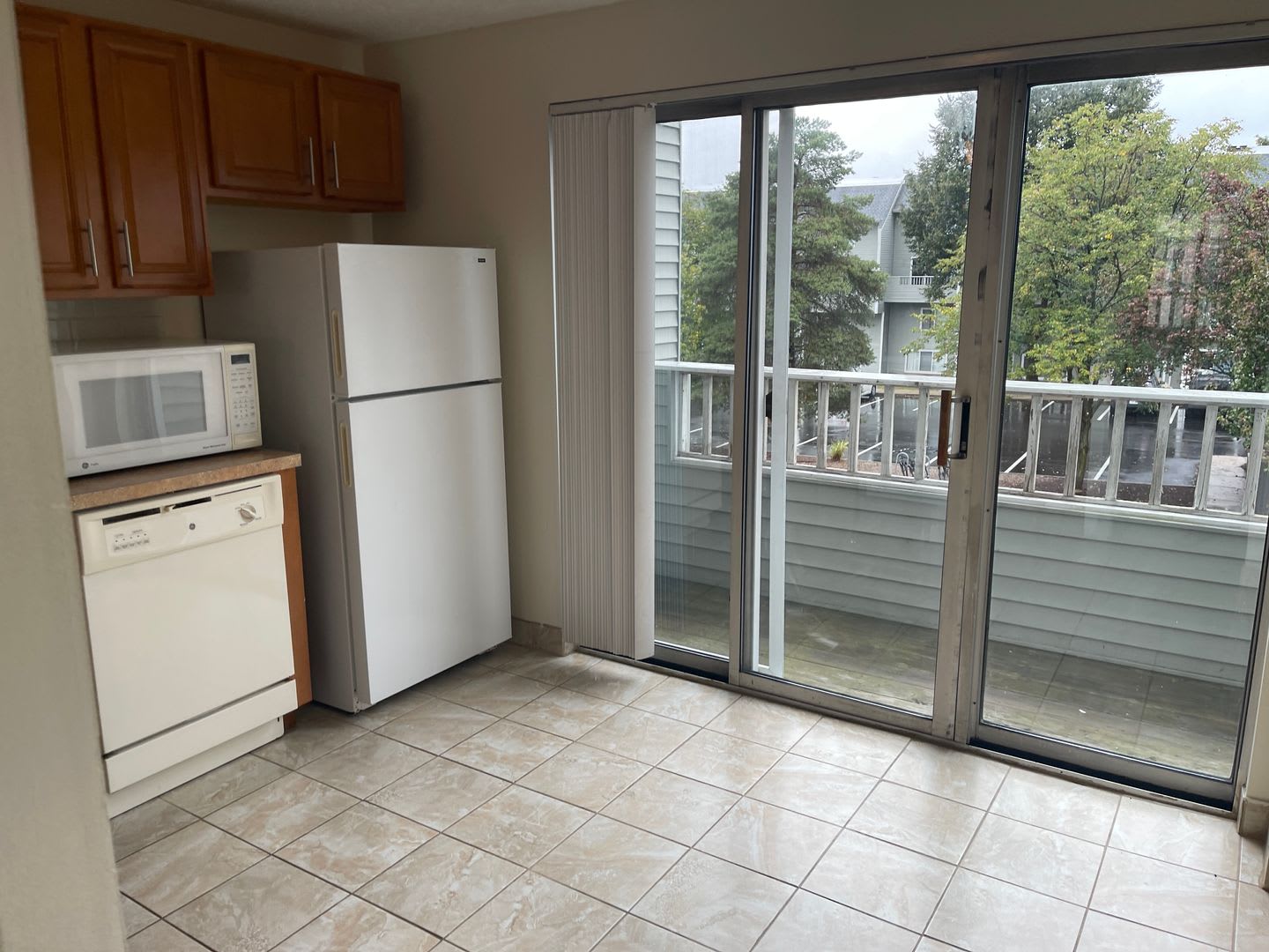 2 Free Month Modern Duplex With Pool Parking 2 Balconies And 1 Deck Large Bedrooms 1 5 Bath Laundry Inside – photo 2