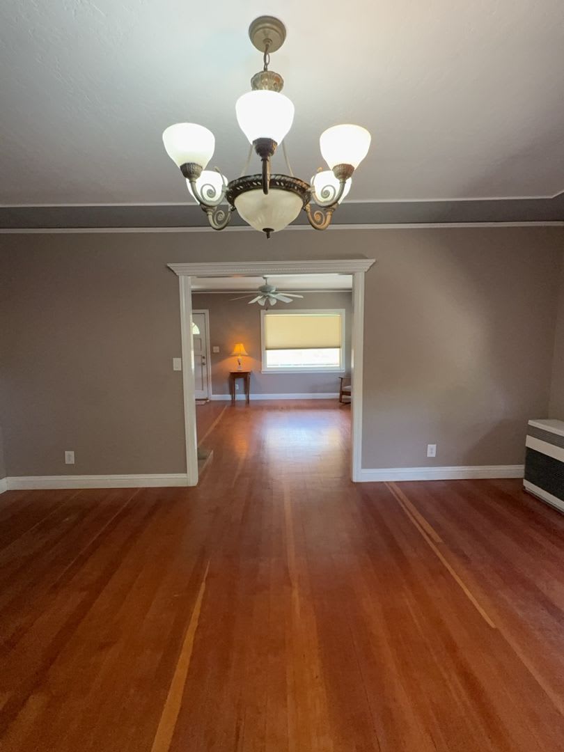 Charming 2 Bed 1 1/2 Bath Home – photo 4