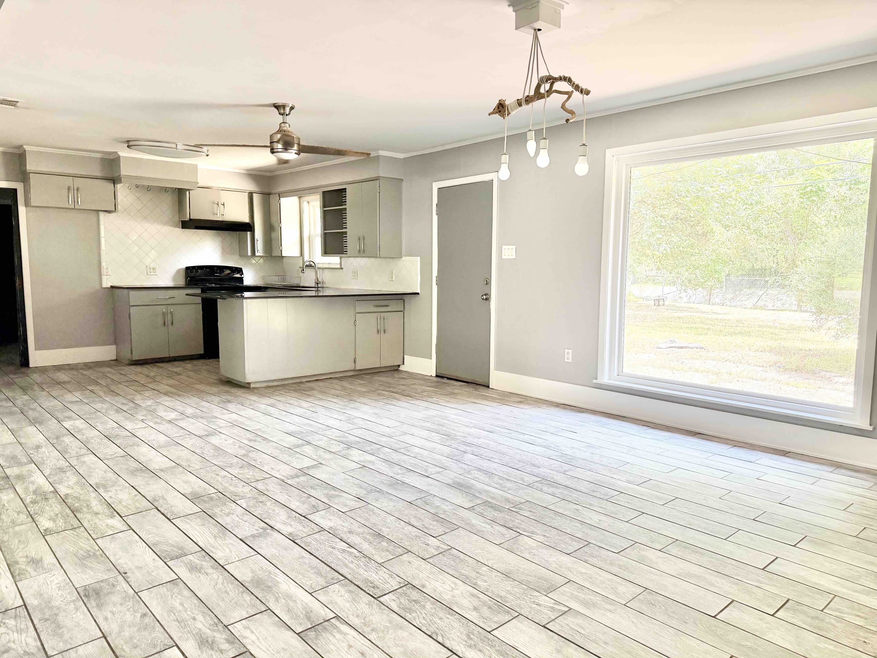 735 Westbrook Drive – photo 2