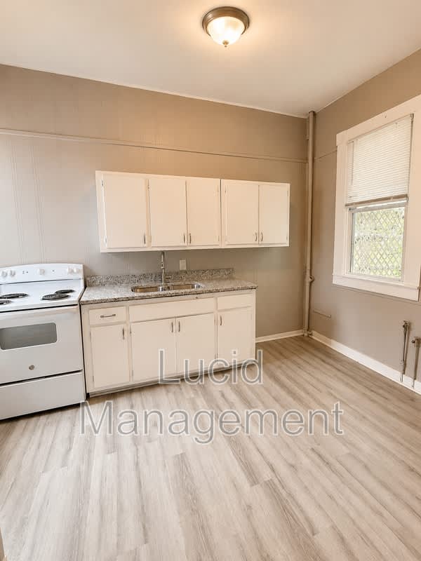 2700 Montana Ave – photo 3