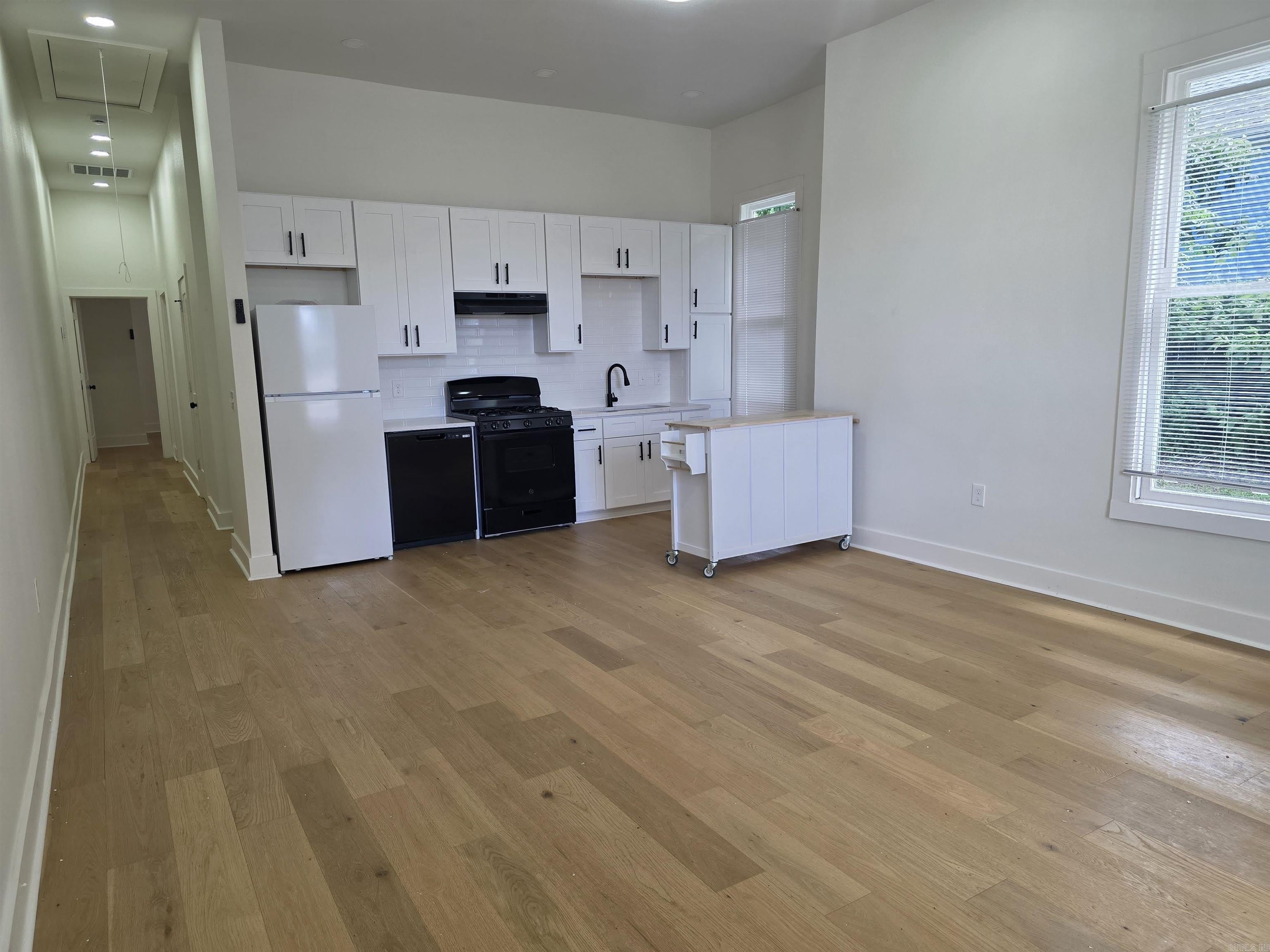 2324 W Daisy L Gatson Bates Drive – photo 5