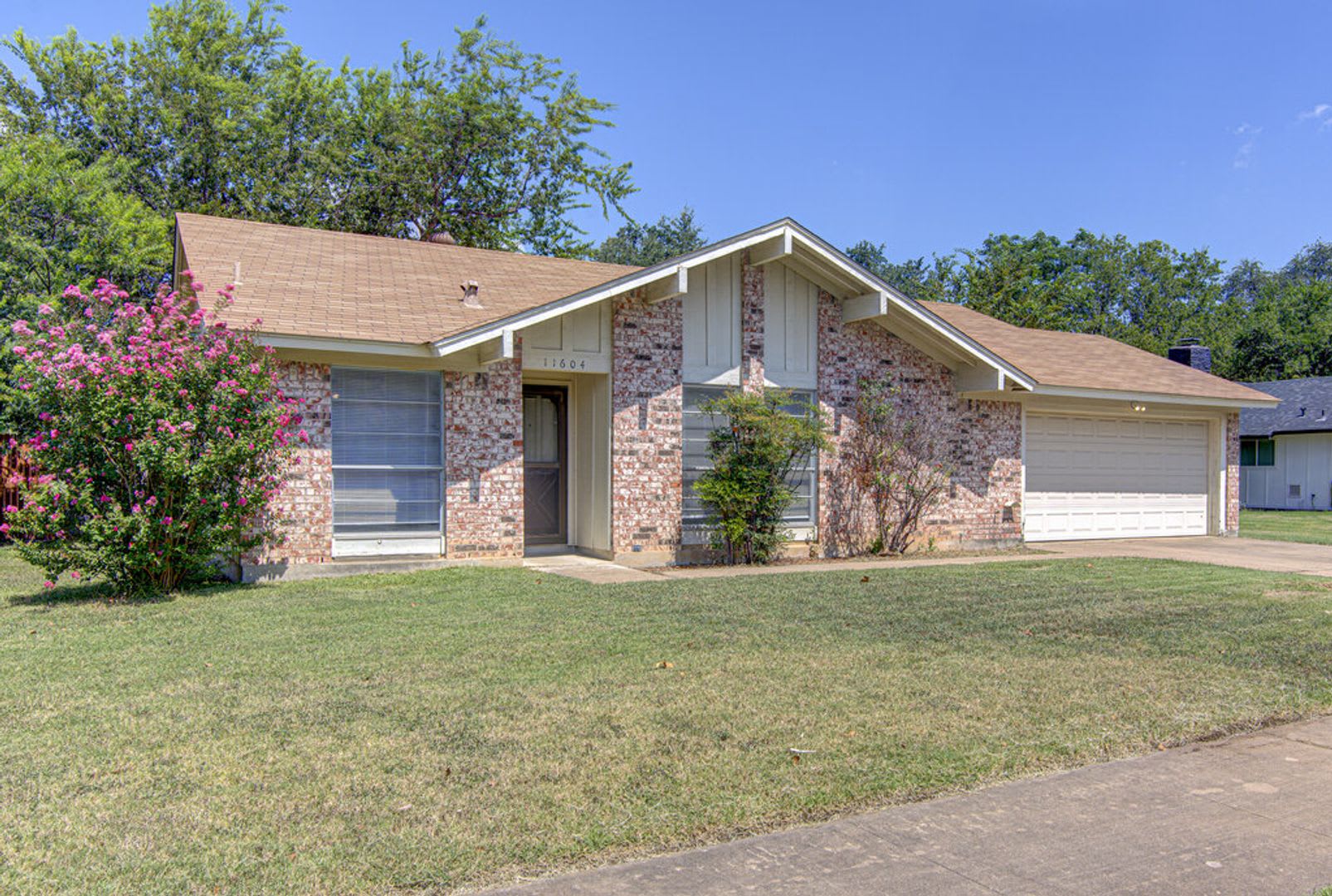 Charming 3 Bed / 2 Bath Home in a Prime Northwest Austin Location! – photo 1