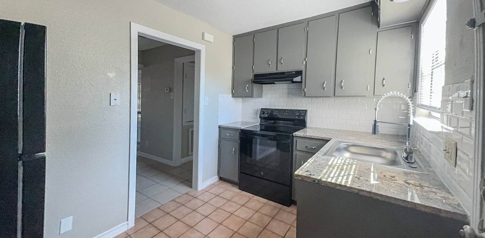 909 Wells St – photo 5