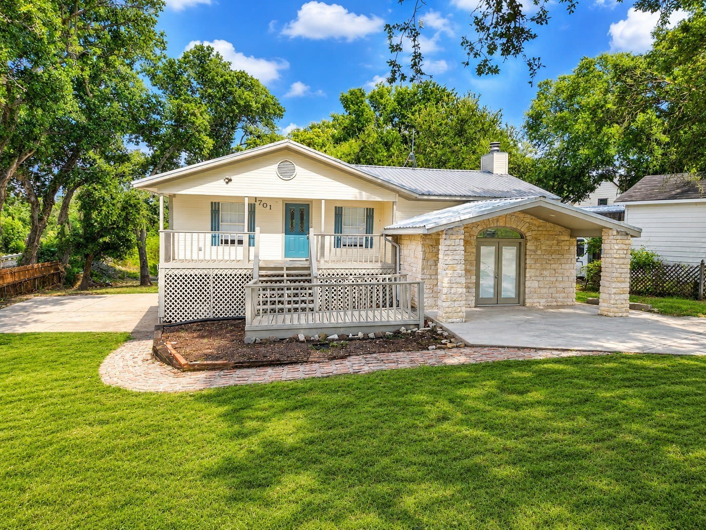 1701 E Lake Drive – photo 2