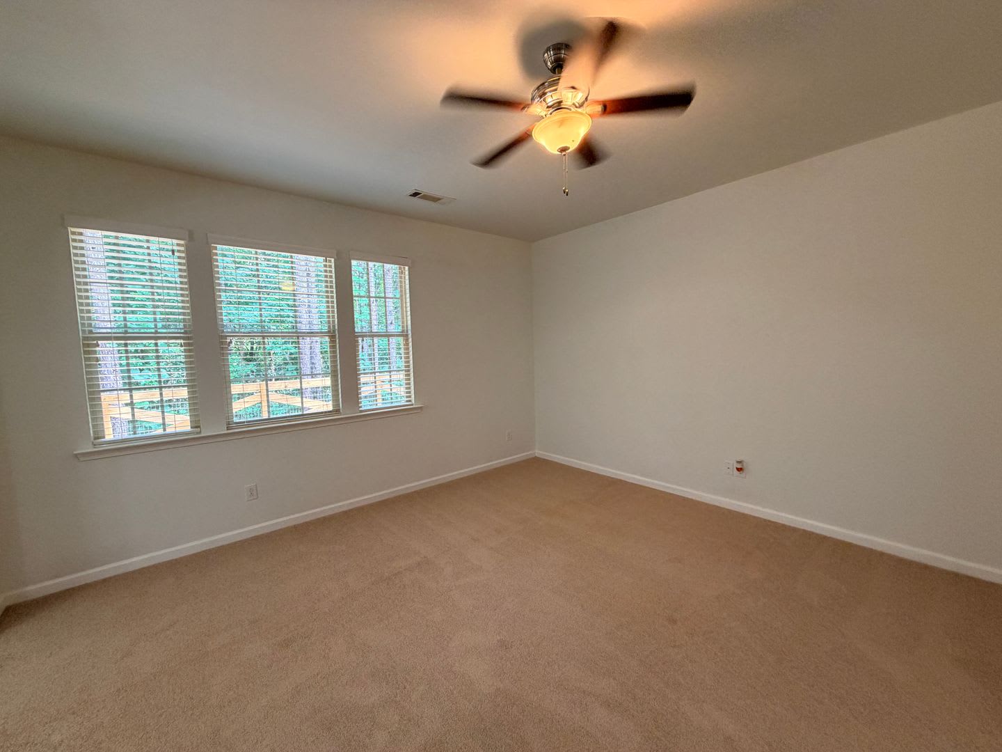 NEW LISTING – photo 3