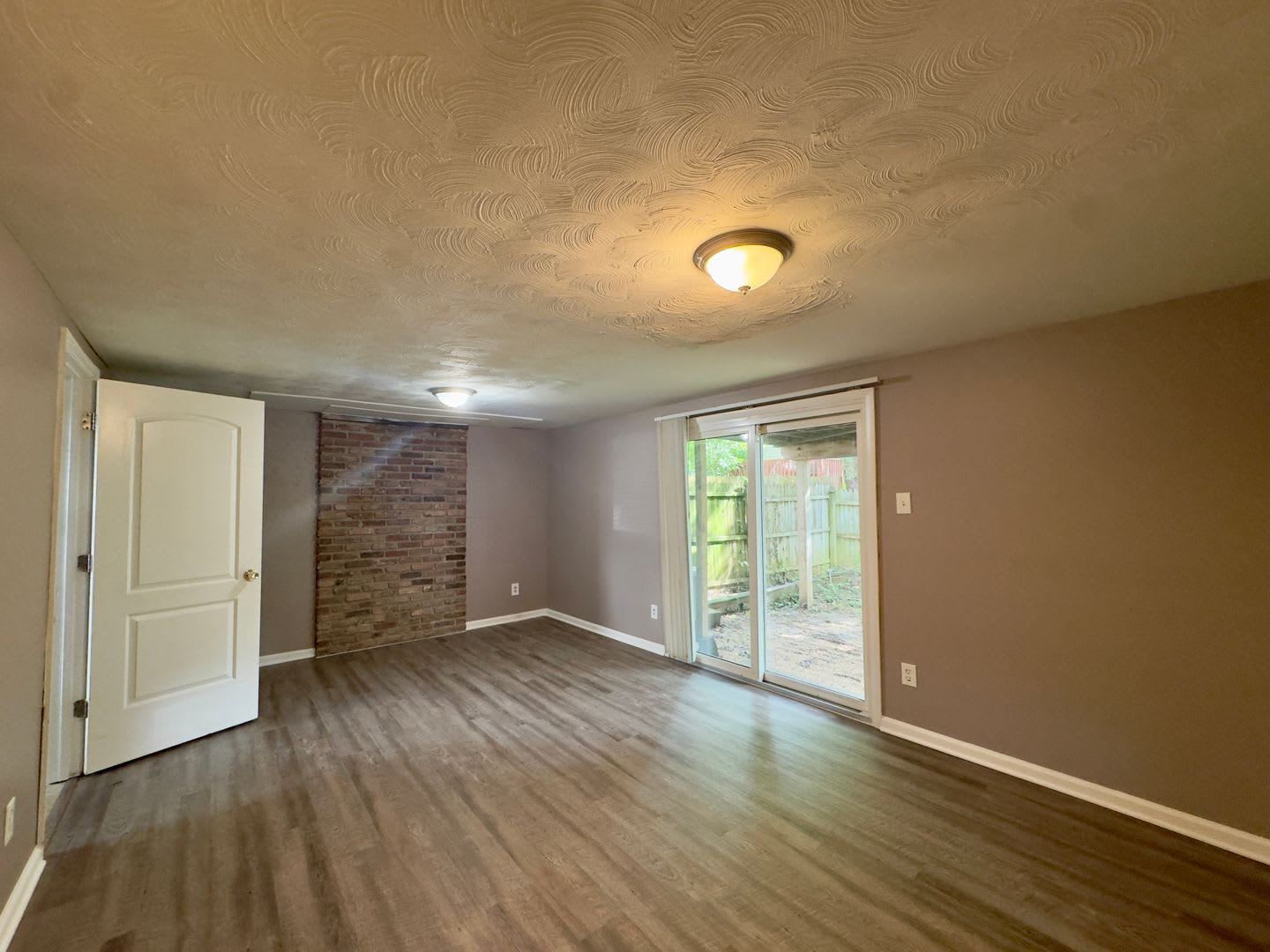 Charming 3-Bedroom Townhome in Prime Edgewood Location – photo 4