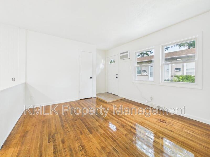 1622 Merrill Ave – photo 5