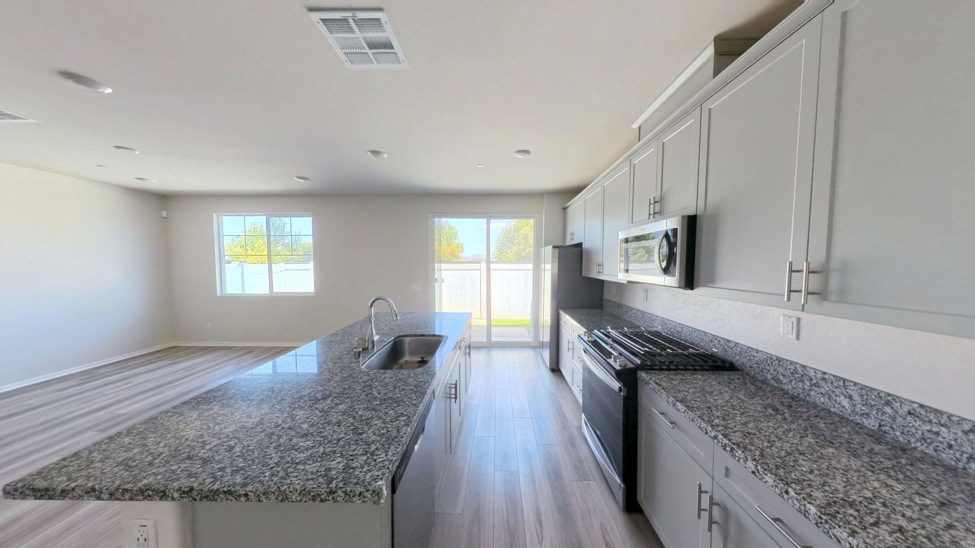 500 Off First Months Rent Move In By September 1St Beautiful Townhome Located At 40186 Birchfield Dr 170 Temecula Ca Prime Location Move In Ready – photo 2