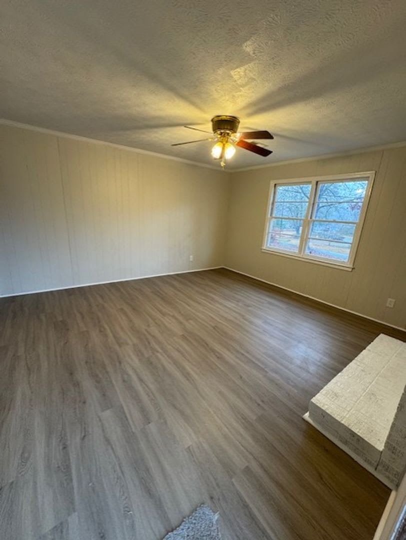 3 Bedroom 2 Bath Home With Large Yard – photo 2