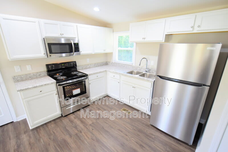 405 Andrews Rd – photo 4