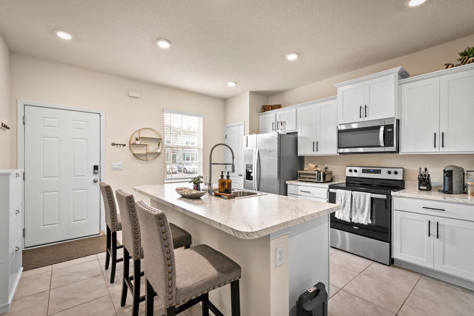 2-Bedroom Townhome for Rent with Private En-Suite Baths & Screened Porch – photo 5
