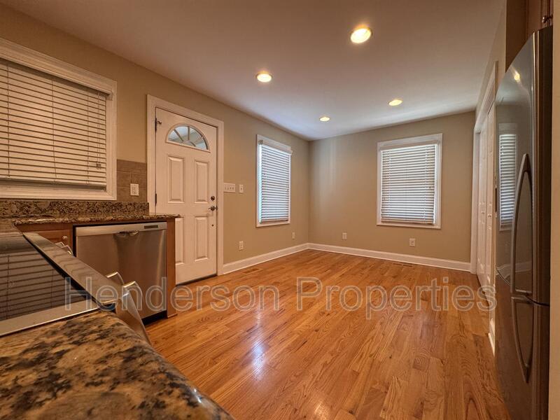 712 Hunter St – photo 3