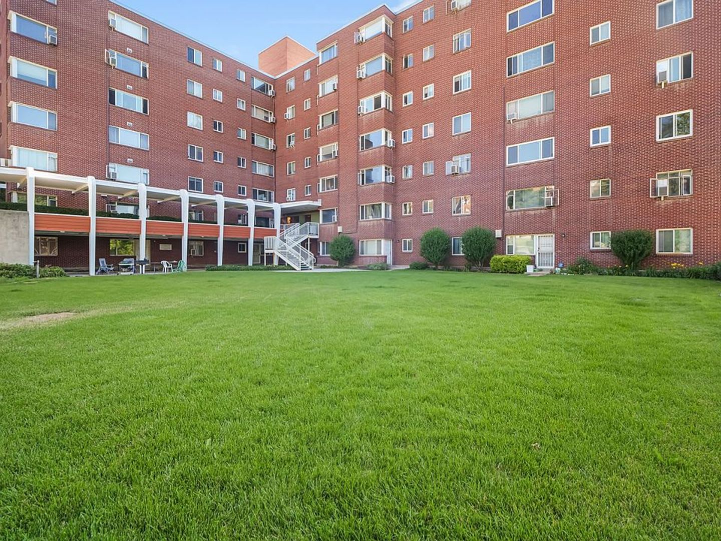Studio Walking Distance to the University of Utah! – photo 1