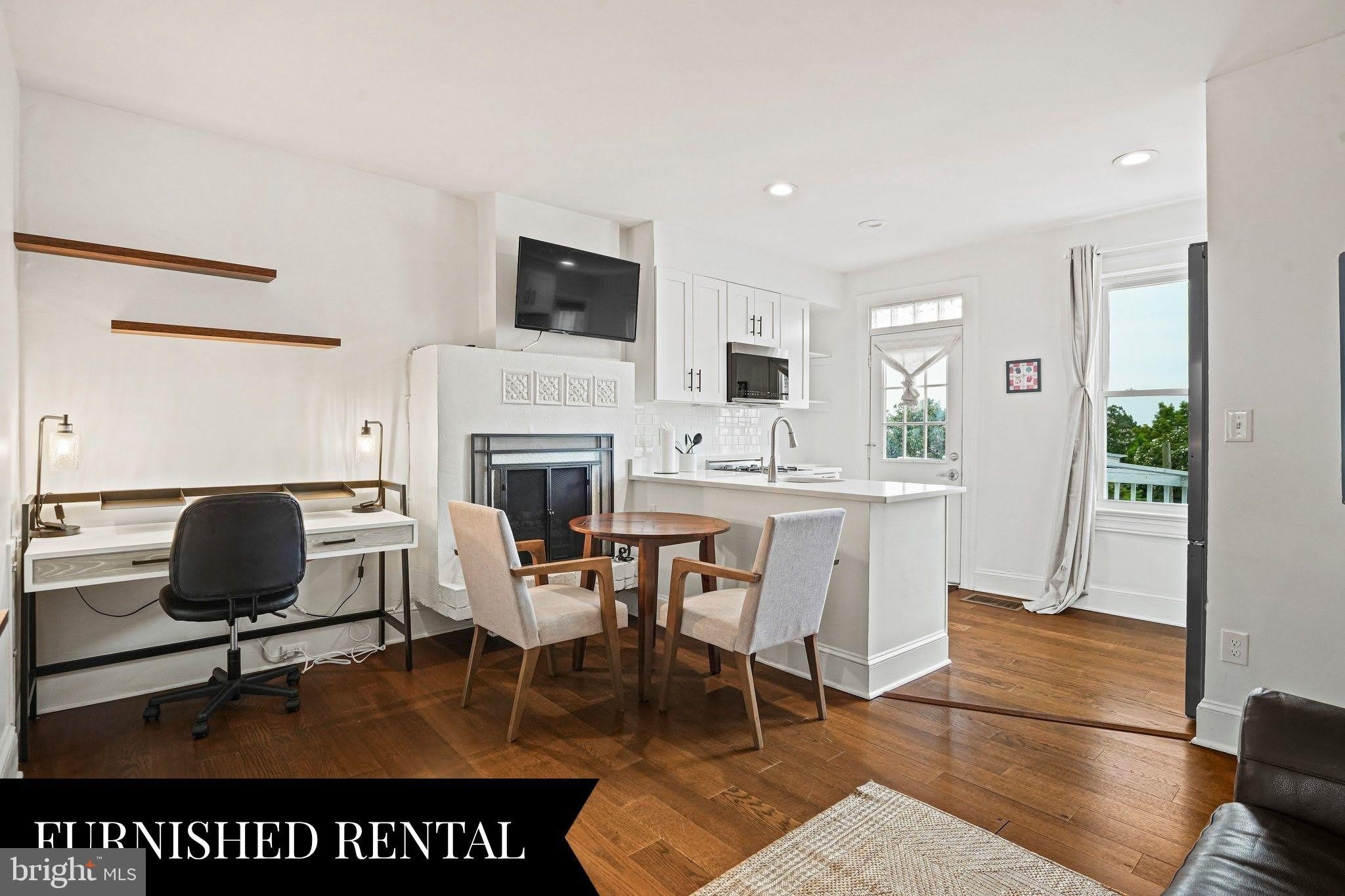 409 CONSTITUTION Avenue NE – photo 1