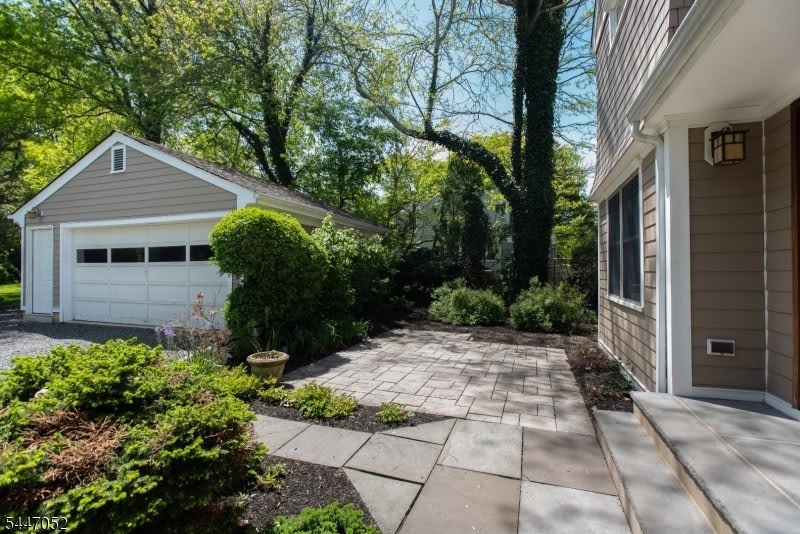 30 Gates Ave – photo 4