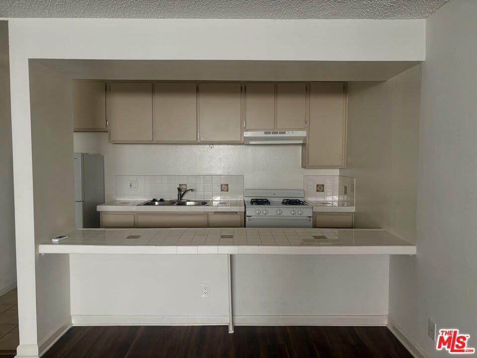 5418 Hermitage Ave – photo 4